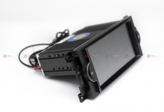 Штатная магнитола Jeep Commander